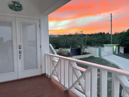 CARTeas Cozy Caribbean 2-Bedroom Suite Apartment, Centrally Located in Anguilla