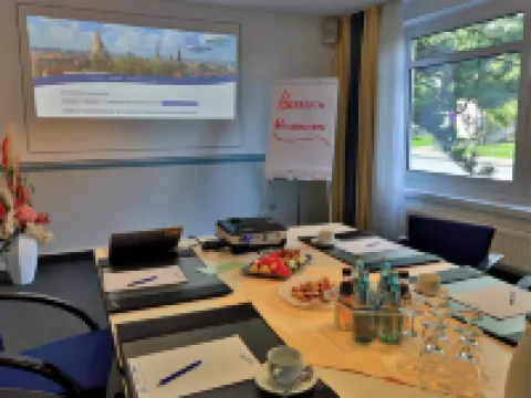 โรงแรมอัมแทร์ราสเซอนูเฟอร์ โรงแรมในเดรสเดิน