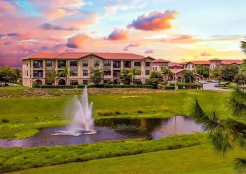Palm View Place 3 Bedroom Condo by Redawning - parking