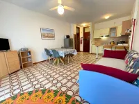 Welcoming Flat with Pool View Balcony - شقق