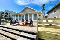 Sun & Fun @ Can't Be Beat Beachfront Location!