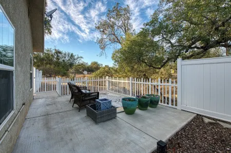 Oak Hollow / Hot Tub / E V Charger - Near Yosemite