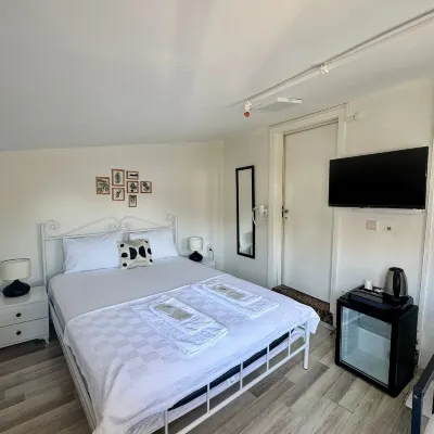 Heybeliada Hostel Hotels near Burgazada Deniz Klübü