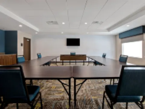 ハンプトン イン & スイーツ デプトフォード グロスターのホテル