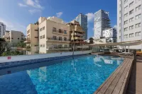 Metropolitan Hotel - Pools