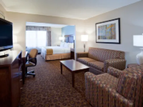 Holiday Inn Express & Suites ST. CLOUD by IHG Hotels in Saint Cloud