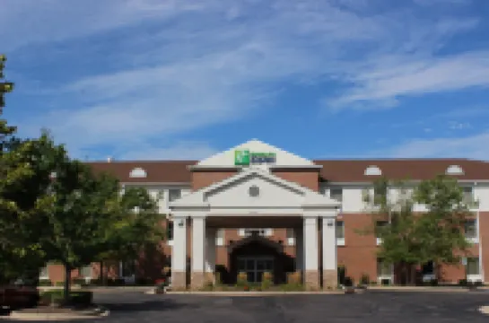 Holiday Inn Express & Suites CHICAGO-ALGONQUIN by IHG Hotels in 