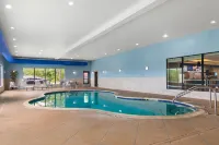 Holiday Inn Express & Suites FAIRMONT by IHG