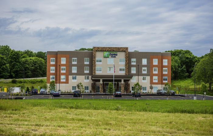 Holiday Inn Express & Suites JAMESTOWN by IHG
