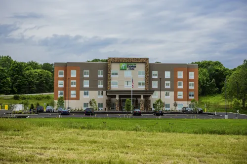 Holiday Inn Express & Suites JAMESTOWN by IHG