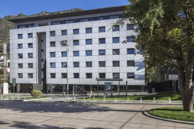 Yomo Mola Park Hotel a 