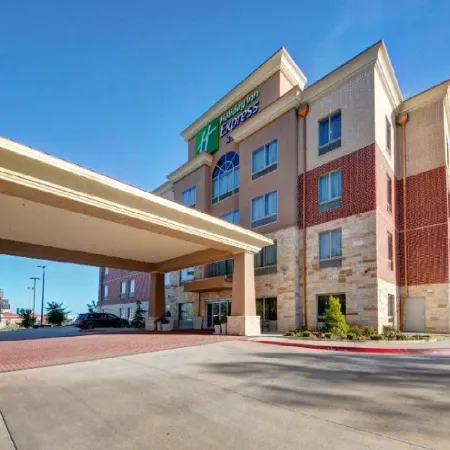 Holiday Inn & Suites OKLAHOMA CITY NORTH by IHG Отели рядом с достопримечательностью «Торговый центр "Олд Шепард"»