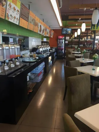 The Residences at Puri Casablanca Отели рядом с достопримечательностью «2 AXA Tower»