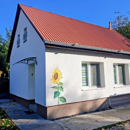 Guesthouse Rand Berlin-*Sonnenblume* for 3 adults or 2 adults + 2 children up to 12 years. Отели в г. Меркиш-Одерланд