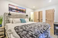 Chic Condo w/ Fireplace: Walk to Main St Frisco! - Balkon