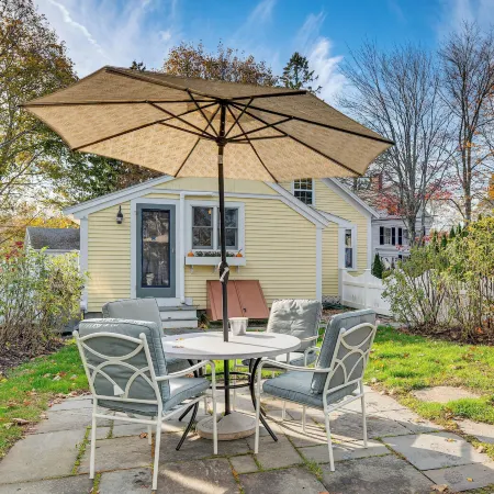 Kennebunk Cottage w/ Yard < 1 Mi to Beach!