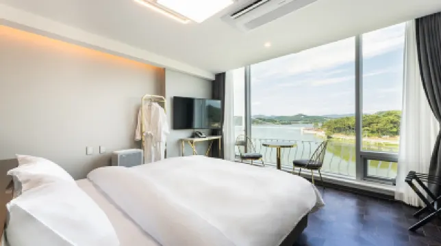 Lake Hill Hotel, Nonsan, Chungcheongnam-do โรงแรมใน