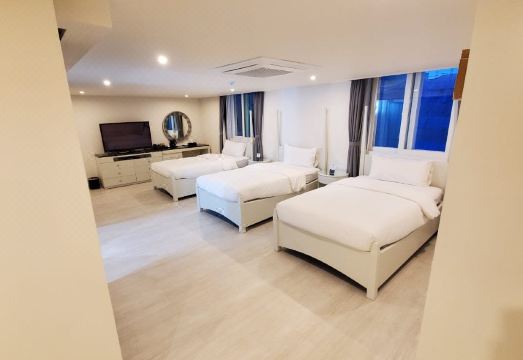 3. 부엉이호텔..