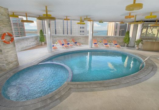 호텔 수영장 시설