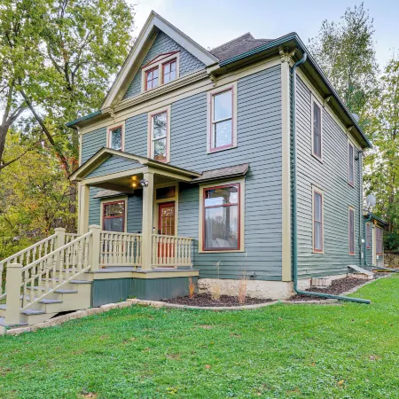 Near Colleges: Pet-friendly Duplex in Northfield! Hotels in Northfield