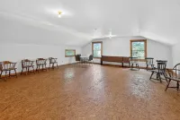 Secluded Woodland Retreat Near Starved Rock Park 4 Bedroom Home - Homestays