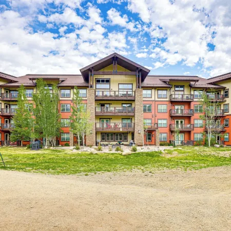 Ski-in/Ski-Out Granby Penthouse w/ Mountain Views!