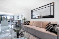 Mount Park Rd Flat Hotels in Ruislip