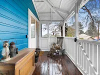 Bright 3-Bed House with Garden,