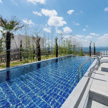 Pohang Uni’s Ocean Pool Villa