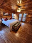 Clean & Cozy Cabin in the Woods