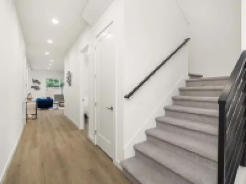 Brand New 5BR Home Fenced Yard Ample Parking Hoteles en Kent