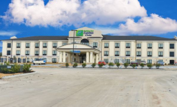 Holiday Inn Express & Suites CUERO by IHG
