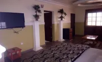 DAVIES SUITES