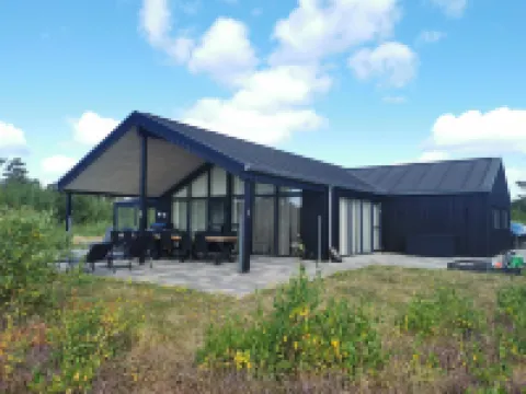 Panoramic Views and Luxurious Comfort on Læsø Island and Sleeps up to 16 Persons