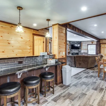 Houtzdale Home w/ Shuffleboard & Pickleball!