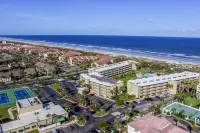 Garden-level Condo With Patio, 2 Pools, Gym, Tennis & Sauna - Steps to the Beach