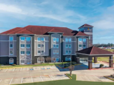 La Quinta Inn & Suites by Wyndham Paris Hotels in Paris