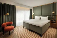 Carlton George Hotel - balcony