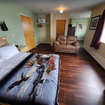 {Forget-Me-Not Inn} Alaskan Waterfront Vacation Rental (Deer Suite)