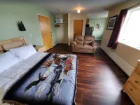 {Forget-Me-Not Inn} Alaskan Waterfront Vacation Rental (Deer Suite)