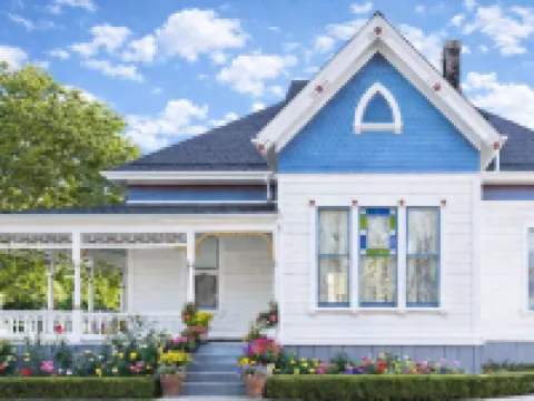 The Queen on Main Hotels in Winters