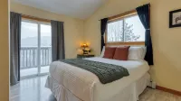 Mins to Hunter Mountain Sleeps 36 Pool, Spa, Games & Bar Cozy Peaks Lodge by Avantstay - 民宿