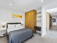 Stylish Home with Outdoor Area & Spectacular Views Hotels in Sorell