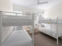 Lush 3-Bed House near the Beach Hoteles en Rosebud