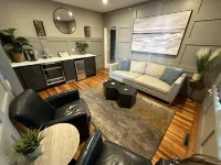Cheerful 1 Bed/ 1 Bath On Historic Pelham St - Unit 3 1 Bedroom Home - Bungalows