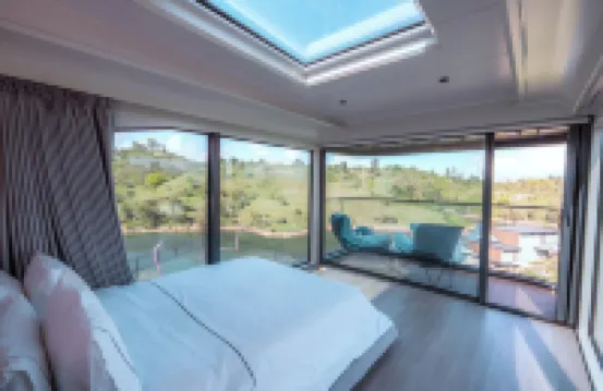 Roka Hotel