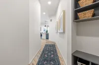 Stylish Ground Floor 2BR 2BA with Private Patio