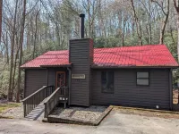 Whispering Creek Cabin – Peaceful, Hot Tub, Firepit & Mountain Escape - 3-Sterne
