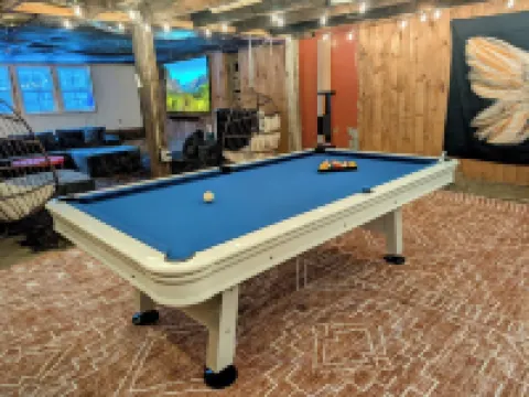 Swimming Hole, Omg Game Barn, Hot Tub, 2 Creeks Hotels in Delaware