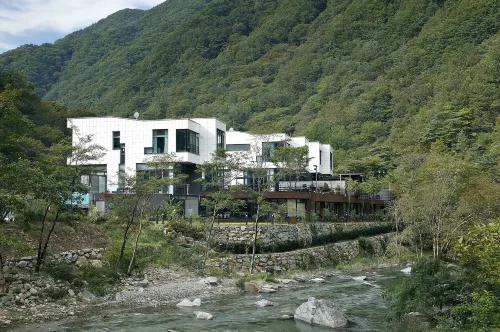 Yeongwol Boutique Pool Villa Frame House